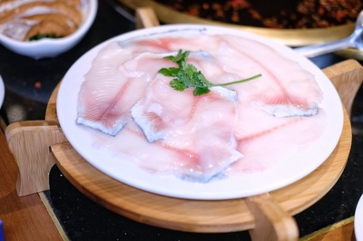 一年四店，從不打折卻日日爆滿 揭秘這家燜鍋火鍋店的生意經(jīng)