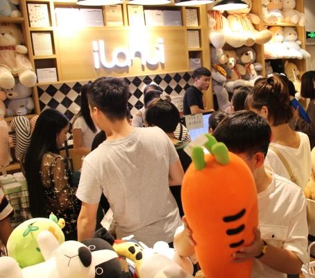 戀惠優(yōu)品 快時尚百貨產(chǎn)品與店鋪裝修設(shè)計(jì)解析